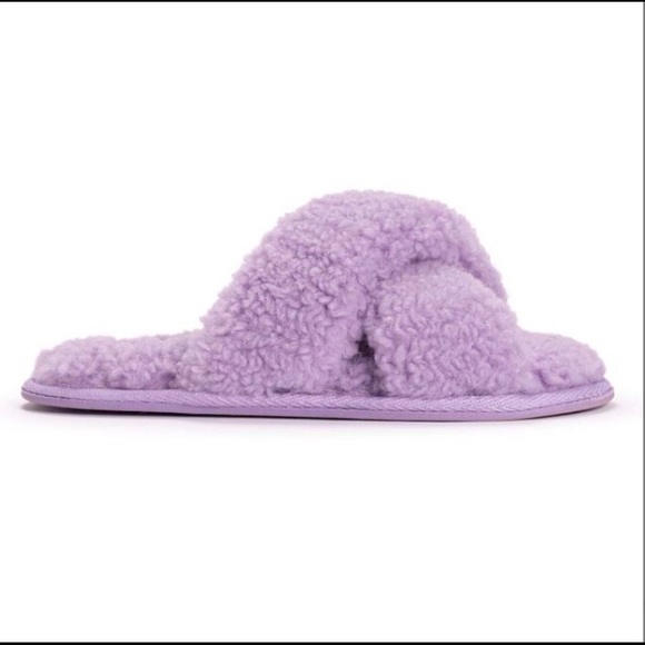 ⬇️🎉 SALE BNIP Muk Luks Criss Cross Slippers - Picture 3 of 6